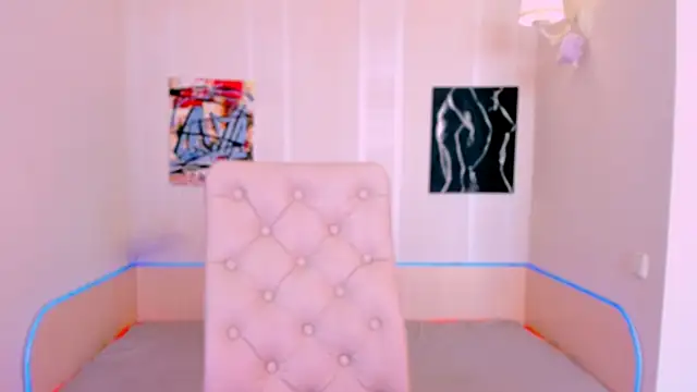 Snapshot of _Ravenaa chatting on 09.21.25 Ravenaa online show from 09.21.25