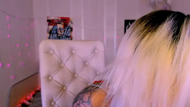 Snapshot of _Ravenaa chatting on 10.11.25 Ravenaa online show from 10.11.25