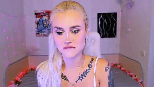 Snapshot of _Ravenaa chatting on 11.01.25 Ravenaa online show from 11.01.25