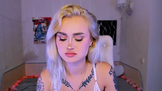  Ravenaa online show from 11.07.25