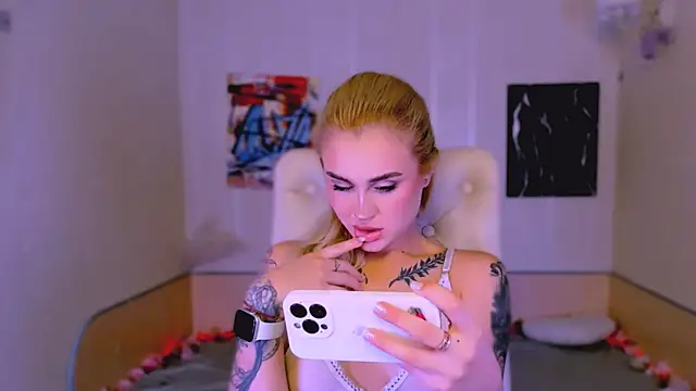  Ravenaa online show from 12.17.25