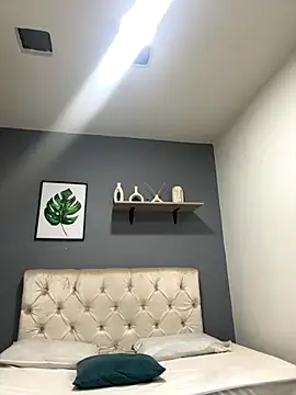 Soe Lara online show from 09.15.25