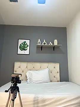 Soe Lara online show from 11.18.25