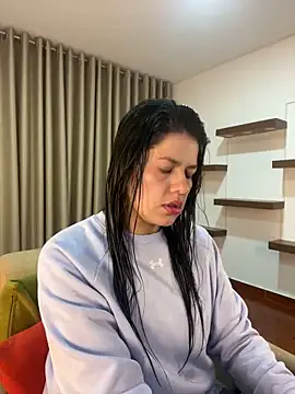 Snapshot of Alice_Biel chatting on 01.07.25 Alice Biel online show from 01.07.25