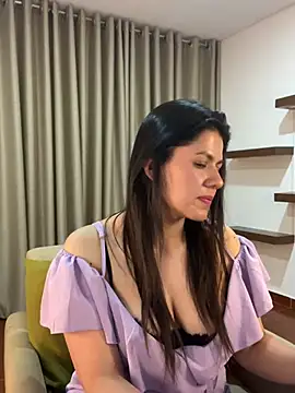 Snapshot of Alice_Biel chatting on 01.10.25 Alice Biel online show from 01.10.25