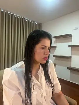 Snapshot of Alice_Biel chatting on 01.11.25 Alice Biel online show from 01.11.25