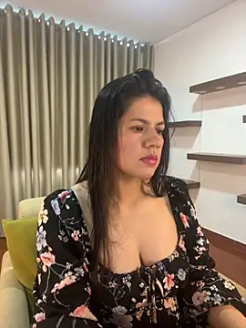 Snapshot of Alice_Biel chatting on 01.19.25 Alice Biel online show from 01.19.25