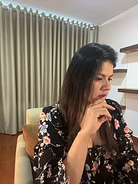 Snapshot of Alice_Biel chatting on 01.21.25 Alice Biel online show from 01.21.25