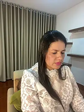 Snapshot of Alice_Biel chatting on 02.01.25 Alice Biel online show from 02.01.25