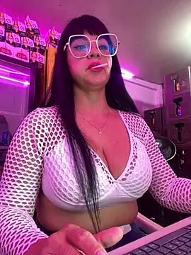 Snapshot of Hot_beauty__ chatting on 03.24.26 Hot beauty online show from 03.24.26