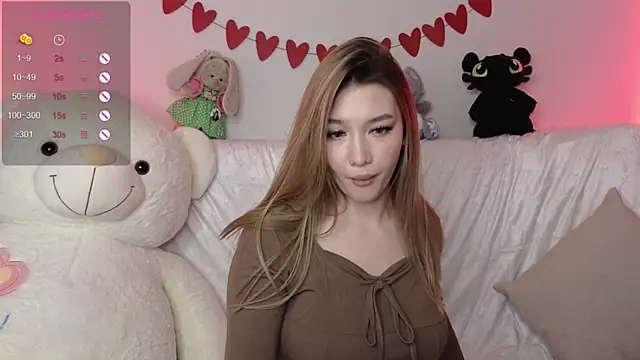Snapshot of LuxuryGirl__ chatting on 02.21.25 LuxuryGirl online show from 02.21.25