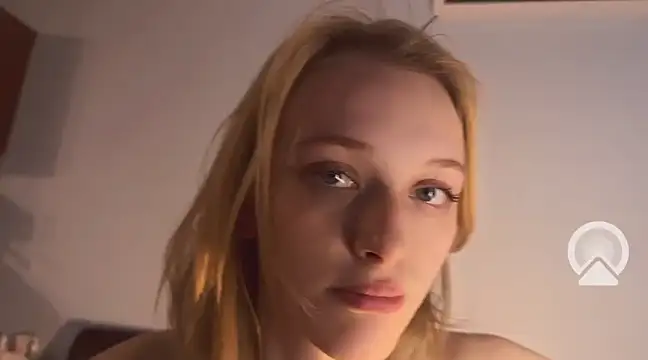 Snapshot of Evvie_Summn1 chatting on 12.10.24 Evvie Summn1 online show from 12.10.24