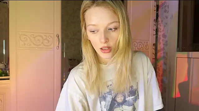 Snapshot of Evvie_Summn1 chatting on 03.02.25 Evvie Summn1 online show from 03.02.25