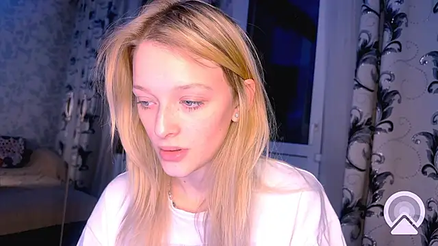 Snapshot of Evvie_Summn1 chatting on 03.02.25 Evvie Summn1 online show from 03.02.25