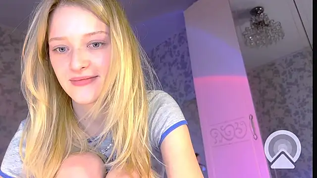 Snapshot of Evvie_Summn1 chatting on 03.09.25 Evvie Summn1 online show from 03.09.25