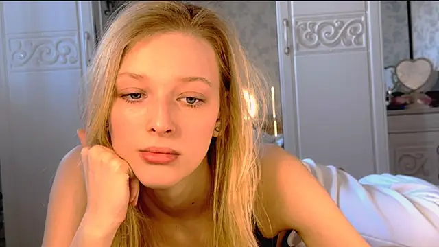 Snapshot of Evvie_Summn1 chatting on 03.23.25 Evvie Summn1 online show from 03.23.25