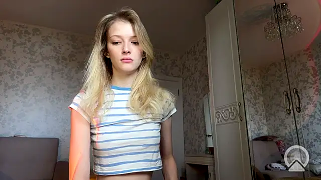 Snapshot of Evvie_Summn1 chatting on 09.12.25 Evvie Summn1 online show from 09.12.25