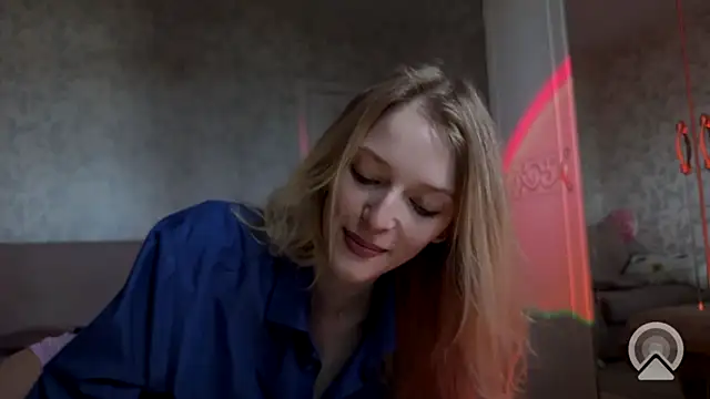 Snapshot of Evvie_Summn1 chatting on 09.16.25 Evvie Summn1 online show from 09.16.25