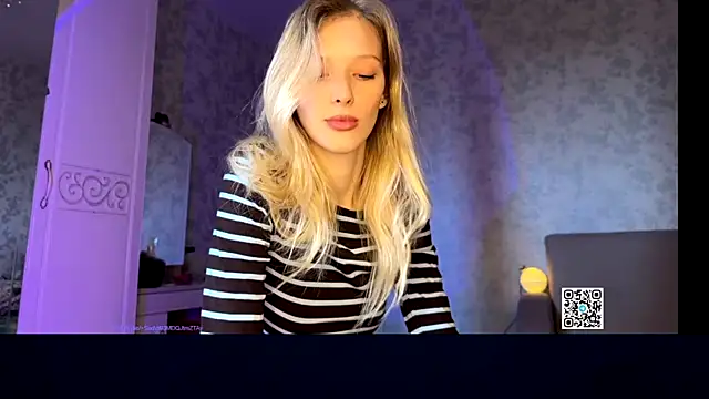 Snapshot of Evvie_Summn1 chatting on 09.29.25 Evvie Summn1 online show from 09.29.25