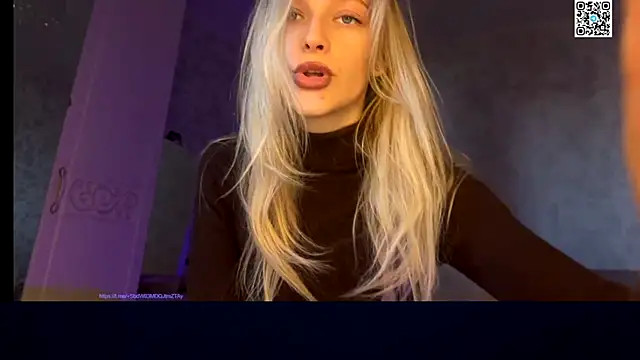 Snapshot of Evvie_Summn1 chatting on 09.30.25 Evvie Summn1 online show from 09.30.25