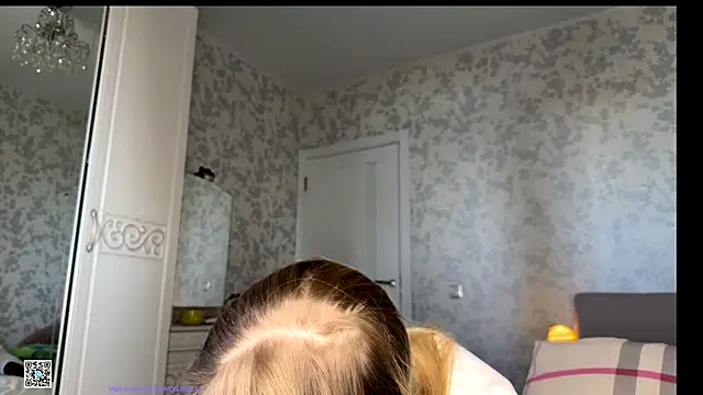 Snapshot of Evvie_Summn1 chatting on 10.05.25 Evvie Summn1 online show from 10.05.25