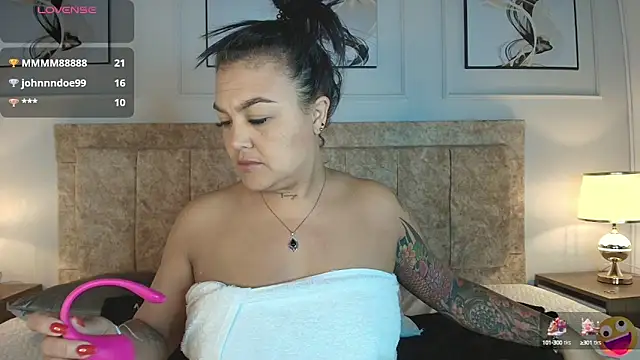 lyn adamns online show from 01.05.25