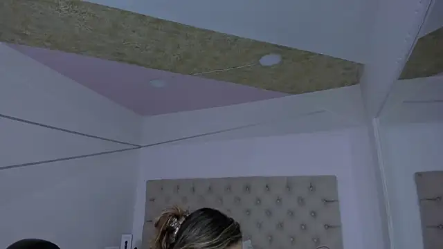 Snapshot of PandoraRider chatting on 11.19.25 PandoraRider online show from 11.19.25