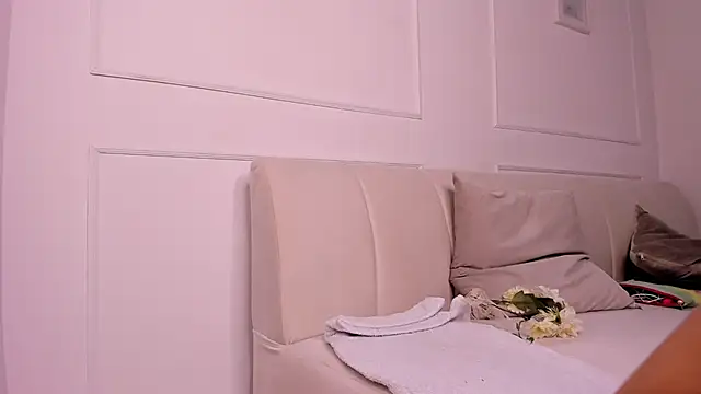 april higgins online show from 02.01.25