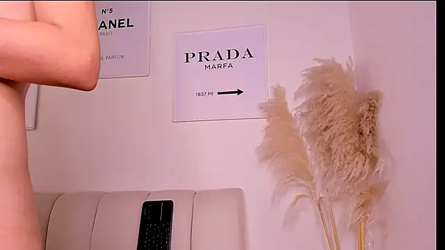 april higgins online show from 03.03.25