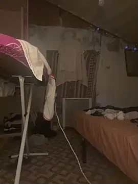 Snapshot of Yasmine47 chatting on 09.30.25 Yasmine47 online show from 09.30.25