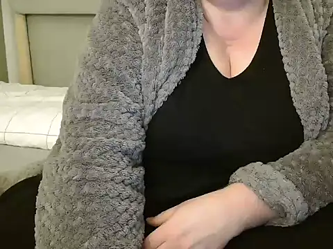 Snapshot of MarthaBriest chatting on 02.07.25 MarthaBriest online show from 02.07.25