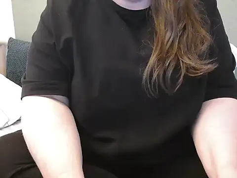 Snapshot of MarthaBriest chatting on 02.19.25 MarthaBriest online show from 02.19.25