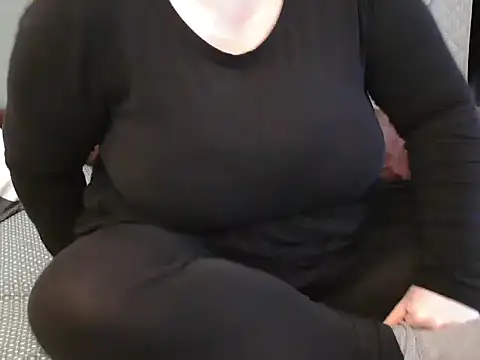 Snapshot of MarthaBriest chatting on 03.04.25 MarthaBriest online show from 03.04.25