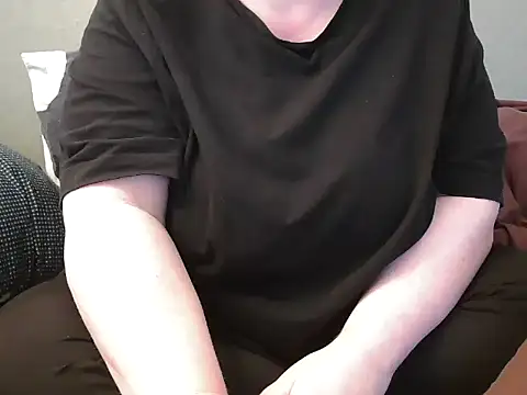 Snapshot of MarthaBriest chatting on 03.10.25 MarthaBriest online show from 03.10.25