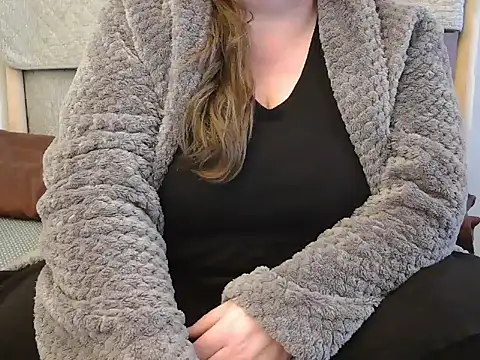 Snapshot of MarthaBriest chatting on 03.19.25 MarthaBriest online show from 03.19.25