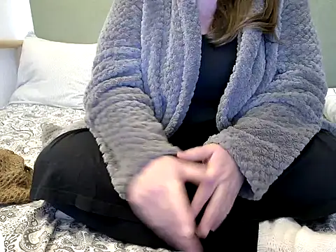 Snapshot of MarthaBriest chatting on 10.18.25 MarthaBriest online show from 10.18.25