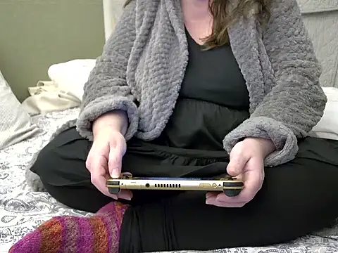 Snapshot of MarthaBriest chatting on 10.28.25 MarthaBriest online show from 10.28.25