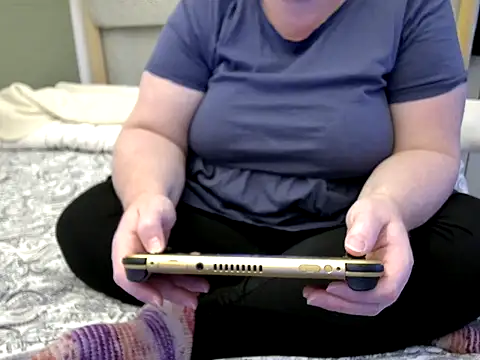 Snapshot of MarthaBriest chatting on 10.29.25 MarthaBriest online show from 10.29.25