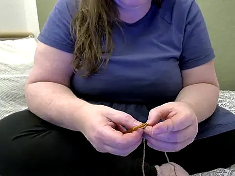 Snapshot of MarthaBriest chatting on 11.04.25 MarthaBriest online show from 11.04.25