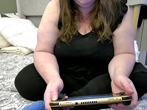 Snapshot of MarthaBriest chatting on 11.06.25 MarthaBriest online show from 11.06.25