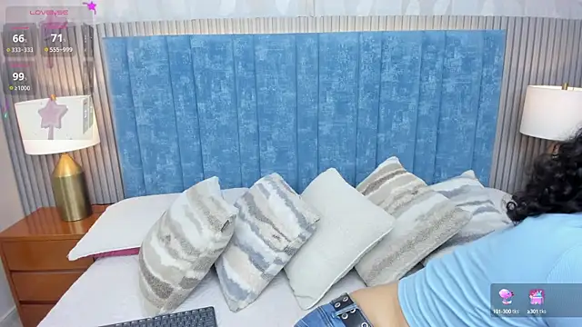 pretty sunlight  online show from 11.07.25