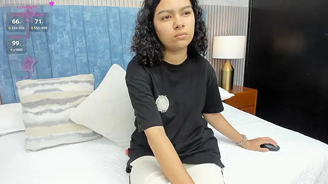 pretty sunlight  online show from 11.08.25