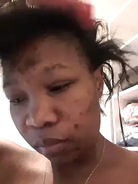 Snapshot of TheSweetBerry chatting on 10.30.25 TheSweetBerry online show from 10.30.25