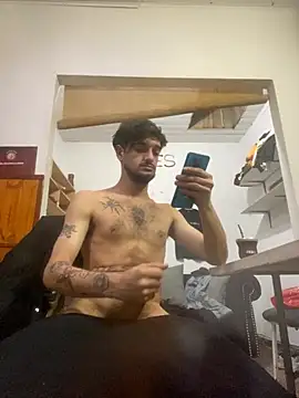 Snapshot of Tomito14 chatting on 10.22.25 Tomito14 online show from 10.22.25