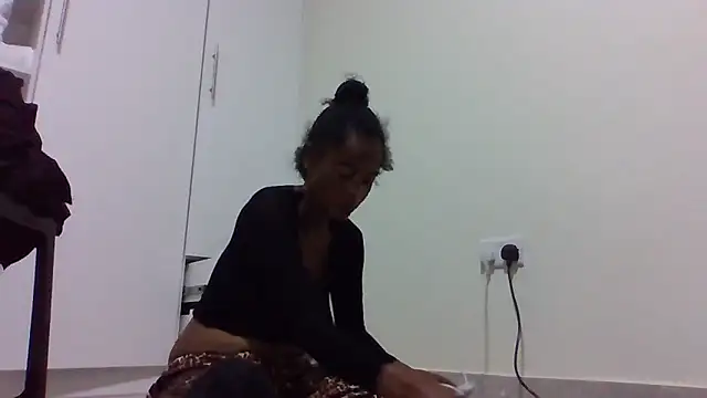 Snapshot of sweets_80 chatting on 11.29.25 sweets 80 online show from 11.29.25