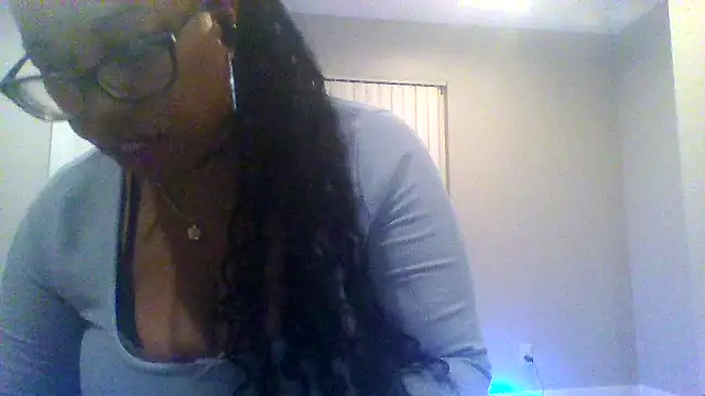 Snapshot of KittyKayla chatting on 10.05.25 KittyKayla online show from 10.05.25