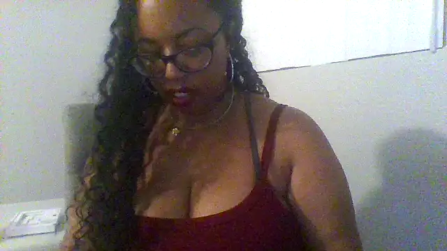 Snapshot of KittyKayla chatting on 10.16.25 KittyKayla online show from 10.16.25
