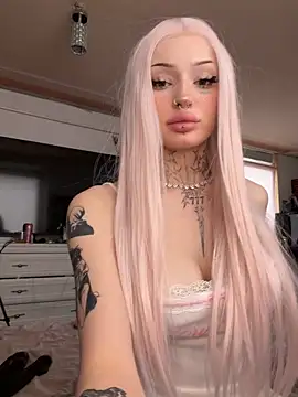 Snapshot of madelinexx chatting on 06.15.26 madelinexx online show from 06.15.26