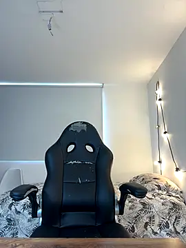 Snapshot of Elizabeth_Dupont chatting on 11.25.25 Elizabeth Dupont online show from 11.25.25