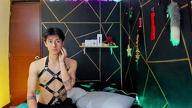 Snapshot of MillersKink chatting on 01.02.25 MillersKink online show from 01.02.25